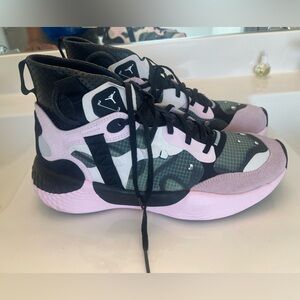 Selling my barely worn Nike Jordan Delta 3 SP sneaker. Size 10 in men.